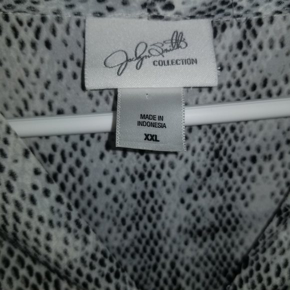 Jaclyn Smith Collection XXL Snakeskin Top - Picture 4 of 8